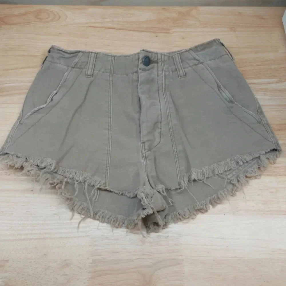 Free People Shorts Raw Frayed hems Tan brown Size 4 Pockets Beach Resort…